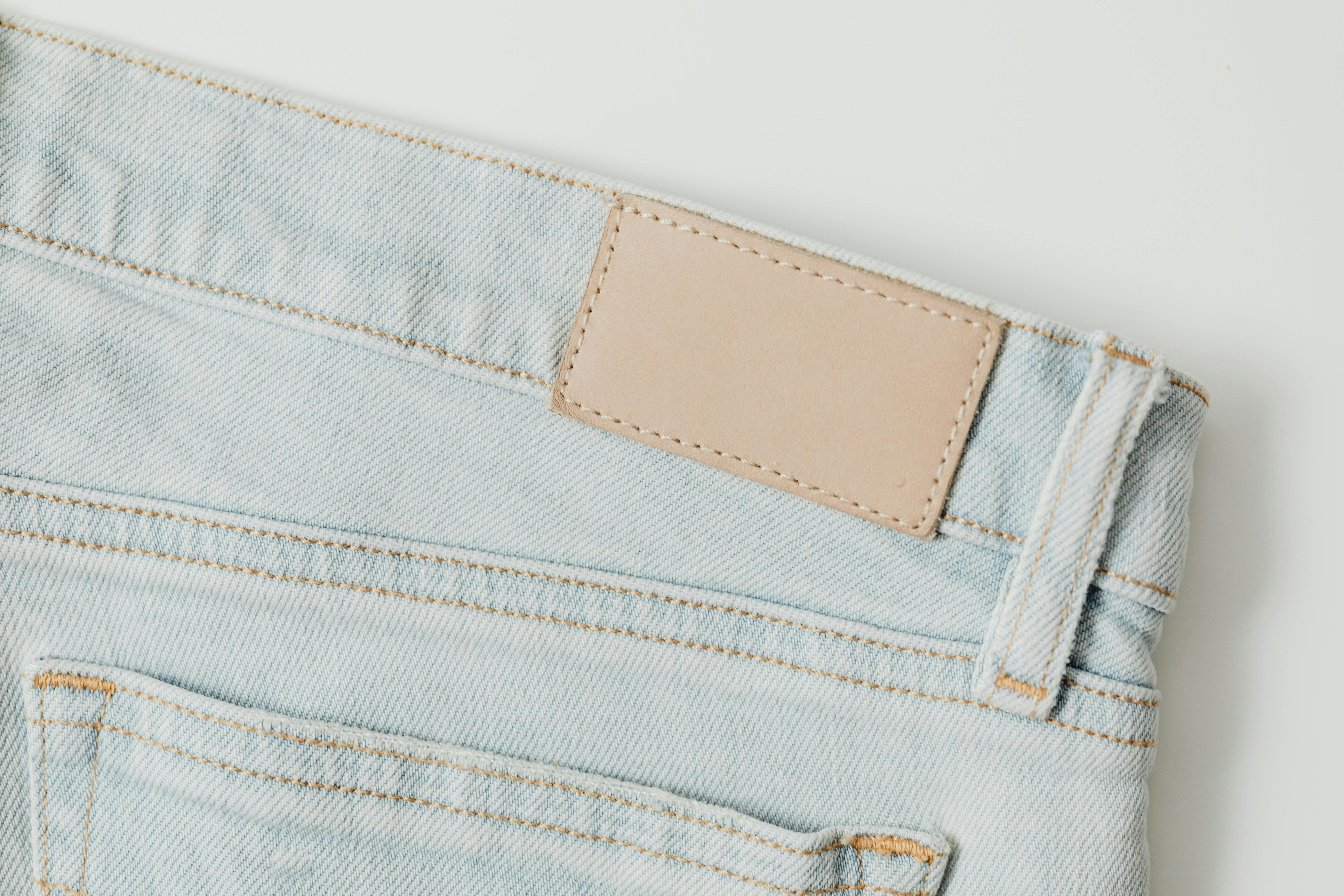 How to Style Silver Jeans