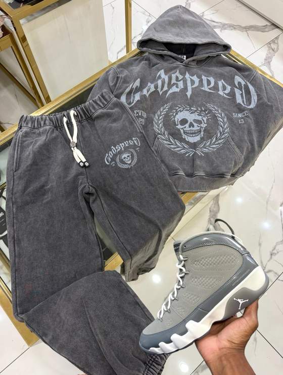 Look: Godspeed Sweatsuit - Victor Crest - Grey