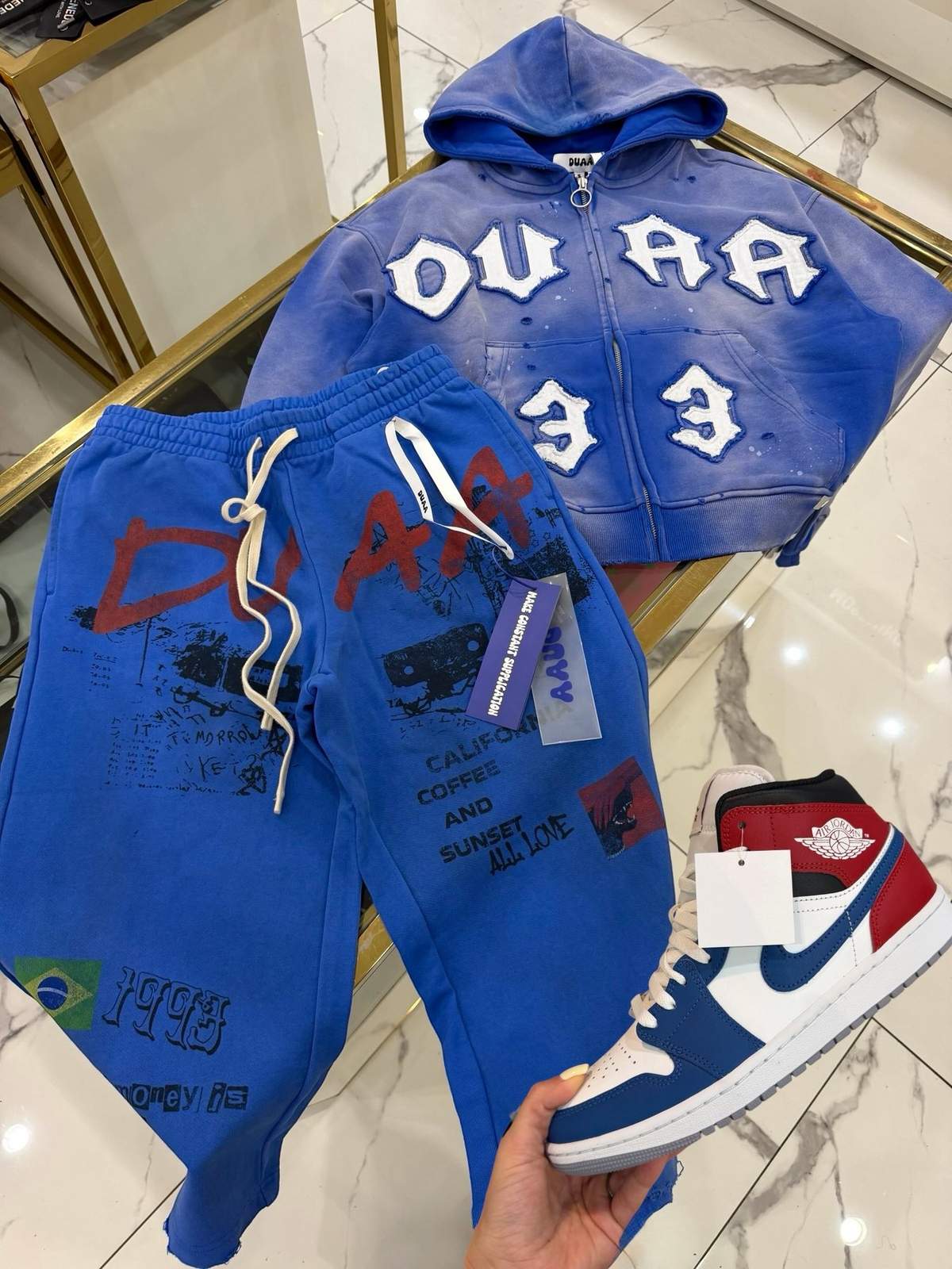 Look: Hoodie — 33 — Royal Blue, Pants — Cobalt Capri — Blue